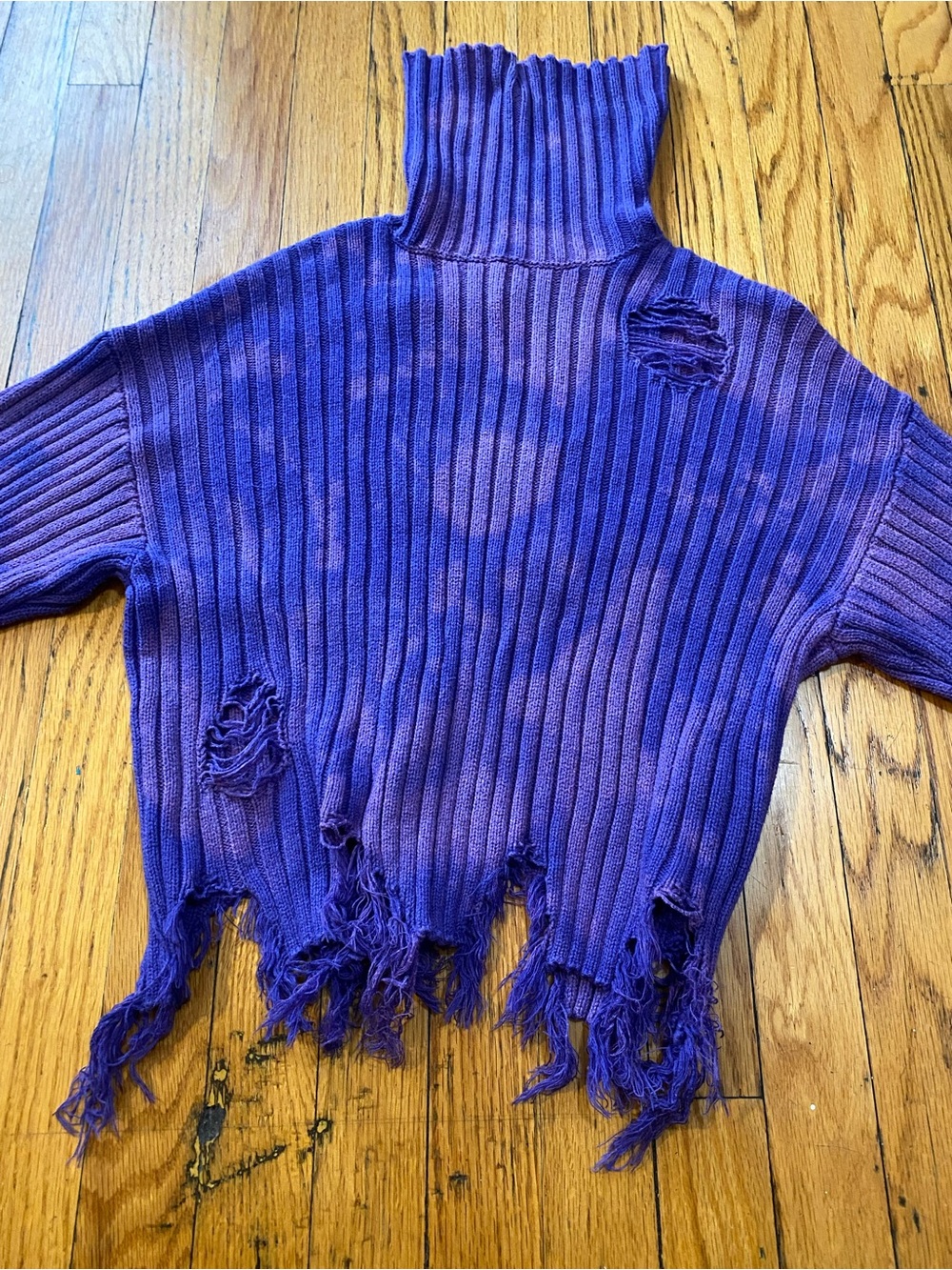 💜Forever 21: Distressed turtleneck with bleach marks - Picture 7 of 9